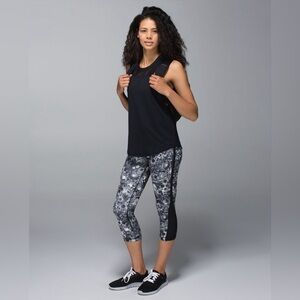 Lululemon Up The Pace Crop Flowabunga Black Angel Wing / Black / Angel Wing Sz 6